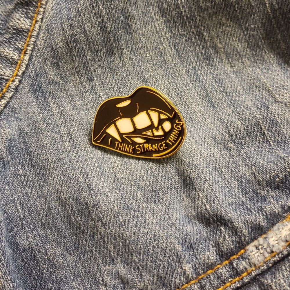 🦇Fangs Pin Brooch🦇